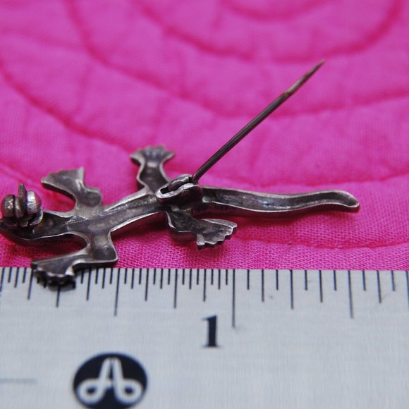 Retro Pewter Gecko Lapel Pin - Picture 4 of 6